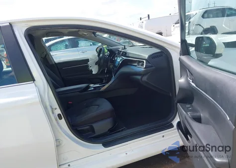 2018 Toyota Camry Le z USA, uszkodzony, nr VIN 4T1B11HK2JU085804